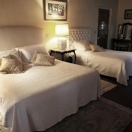 Bed & Breakfast La Dogana Di Charme - Historic With A Beautiful Garden